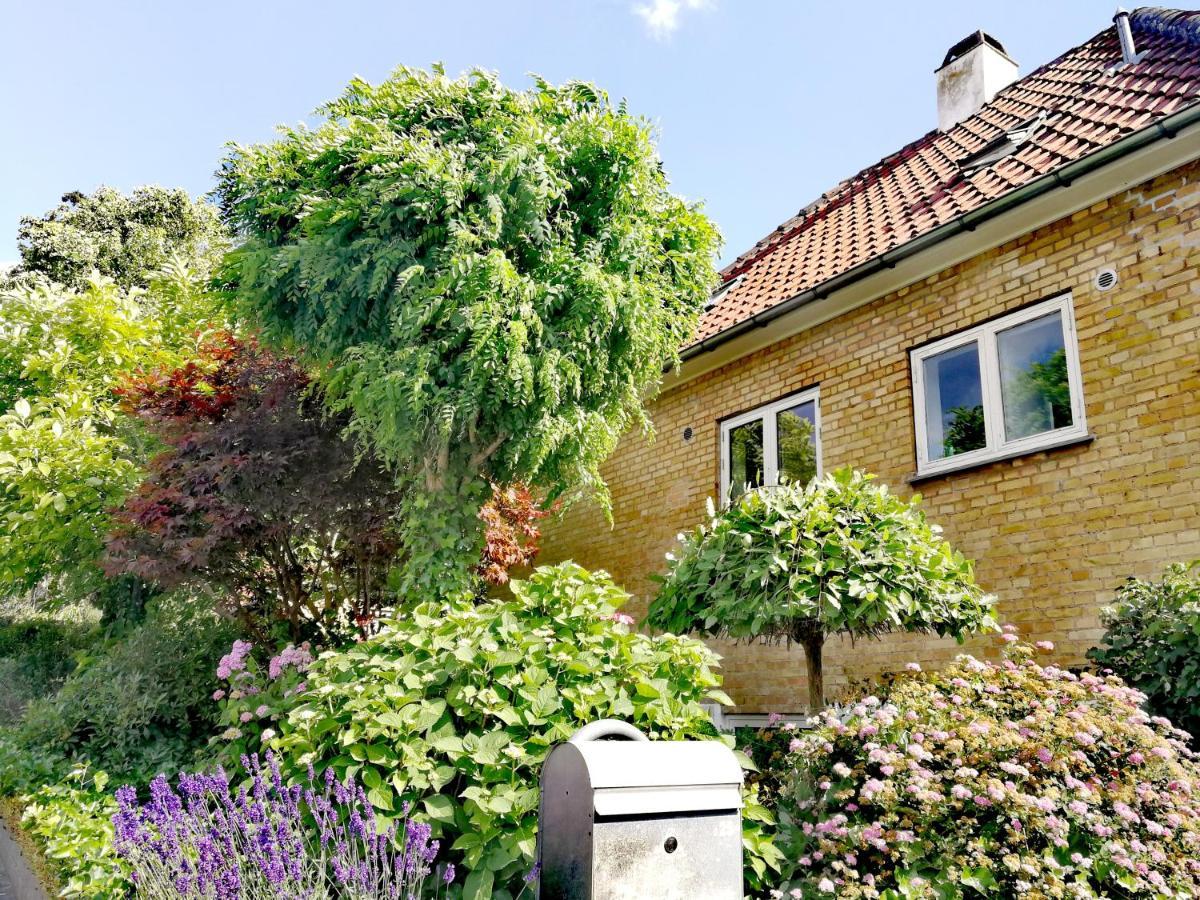 Room In A Danish Cottage With Garden View, 10 Min To Cph Gentofte Esterno foto