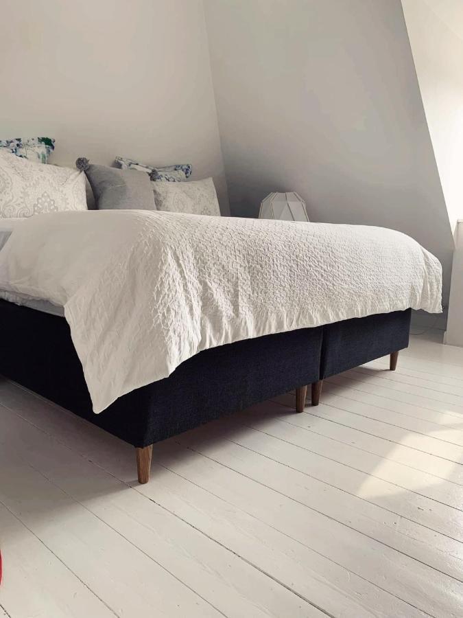 Room In A Danish Cottage With Garden View, 10 Min To Cph Gentofte Esterno foto