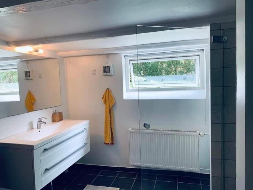 Room In A Danish Cottage With Garden View, 10 Min To Cph Gentofte Esterno foto